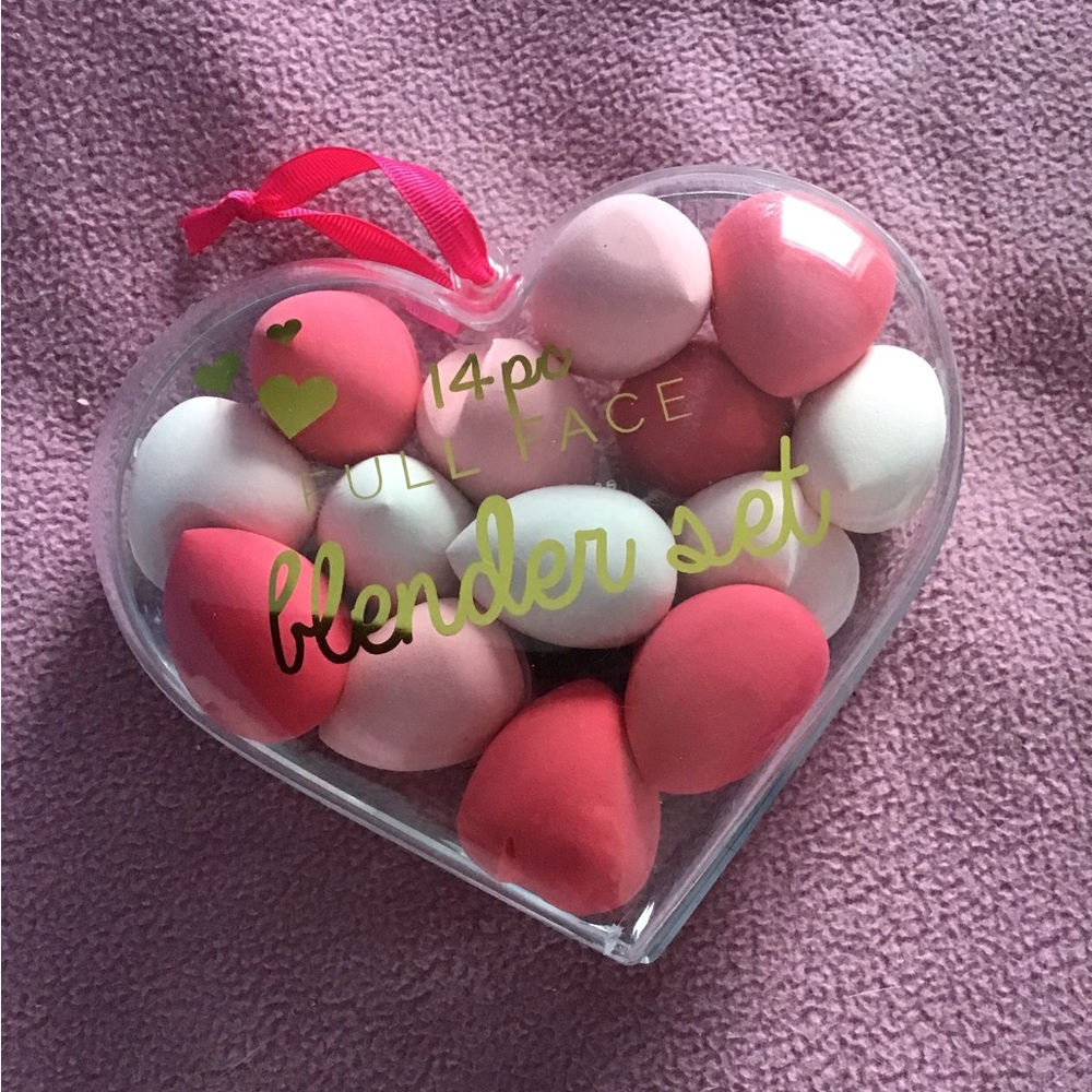 🎁 Idea Heart shaped face makeup blender set of 14 New In Box